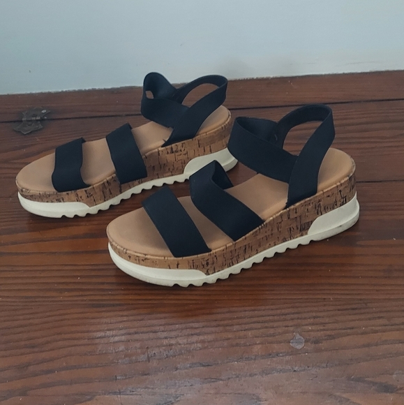 Shoes - Picture 6 of 12